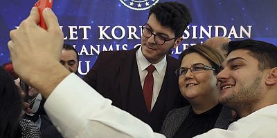 Devlet korumasındaki gençler üniversiteli olmanın sevincini yaşıyor