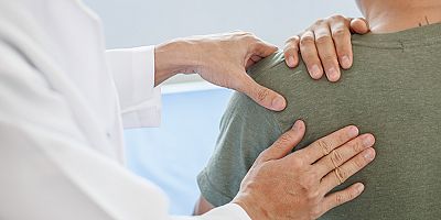 Dikkat, omuz ağrısı Parkinson belirtilerinden biri olabilir