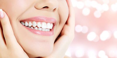 Diş beyazlatma ile çarpıcı bir gülümseme