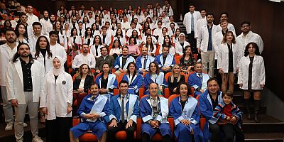Diş Hekimliği Fakültesi öğrencileri beyaz önlüklerini giydi
