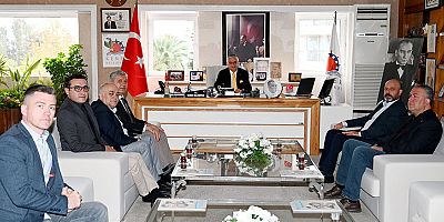 DİSK Antalya Şubesi’nden Başkan Topaloğlu’na Öğretmenler Günü kutlaması  