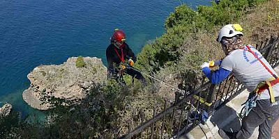 Doğa harikası falezlerde temizlik
