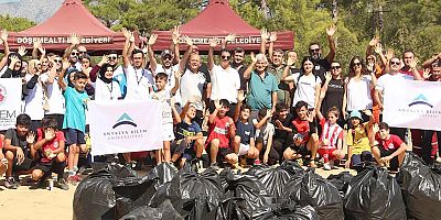 Doğa harikası Güver Uçurumu’nda çevre operasyonu