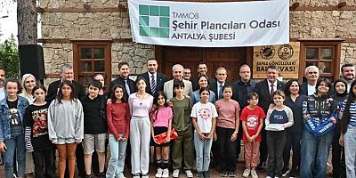 Dokumapark’ta çocukların gelecek şehir hayalleri tuvallere yansıdı