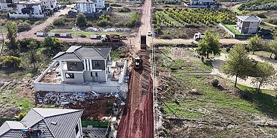 Döşemealtı Belediyesi'nden Yeniköy mahallesinde yol çalışması