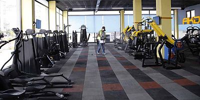 Döşemealtı'nda yeniden açılan iş yerleri dezenfekte edildi