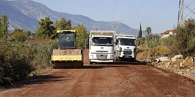 Döşemealtı’nda yol çalışmalarına start verildi