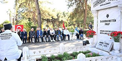 Dr. Burhanettin Onat kabri başında anıldı