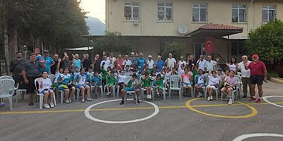 Duayen spor insanları Yaz Spor Merkezinde gençlerle buluştular