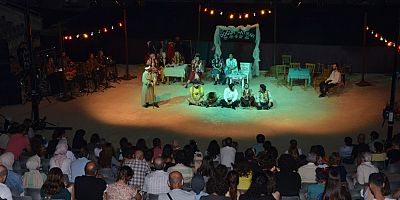 “Düğün Hatırası” Alanyalı tiyatro severlerle buluştu