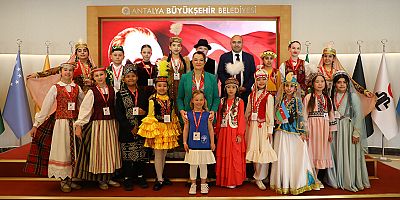 Dünya çocukları Antalya Büyükşehir Belediyesi’ni ziyaret etti