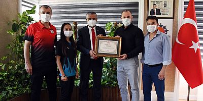 Dünya Karate Şampiyonu Müşerref Özdemir'den Başkan Topaloğlu'na ziyaret