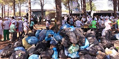 Dünya Temizlik Günü'nde Kumköy sahili ve ormanında temizlik yapıldı