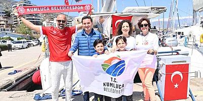 Dünya turuna çıkacak katamaran teknesine Kumluca Belediyespor şampiyonluk bayrağı asıldı