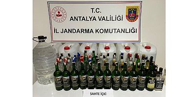 Durdurulan araçta 281 litre kaçak içki ele geçirildi