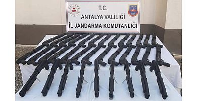 Durdurulan araçta 35 adet yarı otomatik tüfek ele geçirildi
