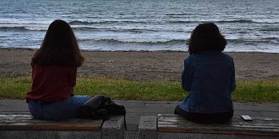 Ebeveynini kaybetmiş çocukları desteklemek için özel rehber