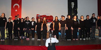 Eğitim Fakültesi Öğrencileri ve Özel Eğitim Okulu İş Birliğinde ‘Vatan Sağ olsun’ Oratoryosu