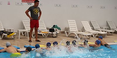 Elmalı’da ASFİM yüzme kurslarına yoğun ilgi