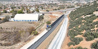 Elmalı Toptancı Hal yoluna sıcak asfalt