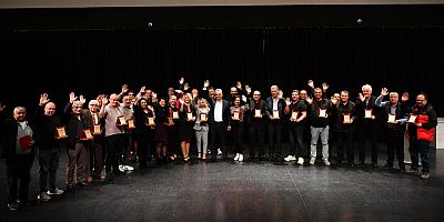 Emekli personele plaket