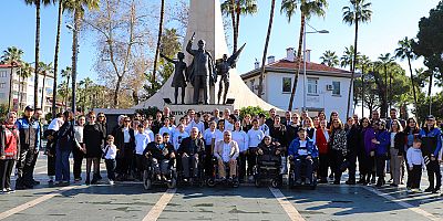 Engelli bireyler farkındalık için yürüdü