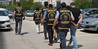 Escort Bayan Kullanarak Silahlı Yağma Olaylarına Karışan Şüpheliler Yakalandı