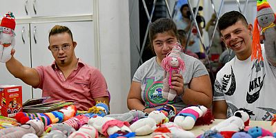 Eski çorapları bebeğe dönüştürdüler