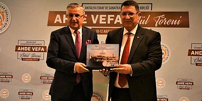 Esnaf odalarından Başkan Topaloğlu'na teşekkür plaketi