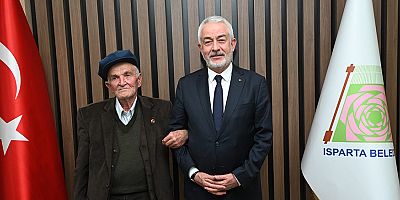 Ethem Amca 29 Ekim Cumhuriyet Bayramı’nı okuduğu zafer şiirleriyle kutladı