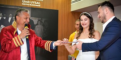 Evlilik cüzdanını birlikte aldılar