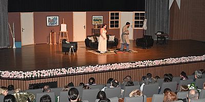 “Eyvah Yine Karıştı” adlı komedi oyunu tam not aldı