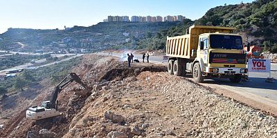 Fatin Gökmen Caddesi’nde taş duvar çalışması