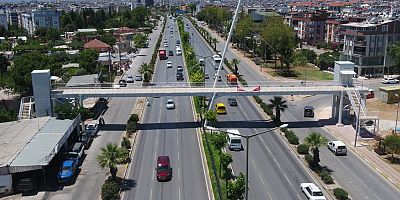 Gazi Bulvarı üzerindeki üst geçit tamamlandı