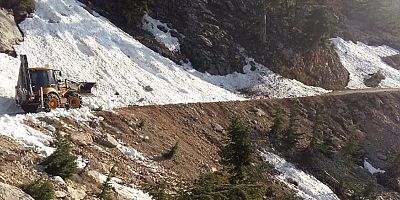 Gazipaşa’da Akçal yolu kardan temizlendi