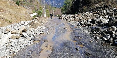 Gazipaşa’da taşkından kapanan yollar ulaşıma açıldı