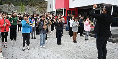 Geleceğin müzisyenleri İstiklal Marşı'mızı seslendirdi