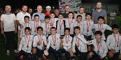 Geleceğin Şehri Geleceğin Yıldızları Minikler Turnuvasının Şampiyonu Gençlerbirliğispor