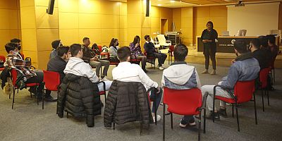 Genç Antalya Gönüllüleri Programı'nın gönüllü eğitimleri başladı