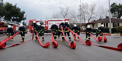 Genç itfaiyecilere önce eğitim sonra operasyon