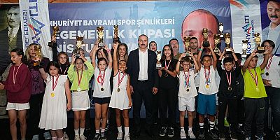 Genç raketler madalyalarını Başkan Kotan'dan aldı