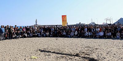 Gençlerden sahil temizliği hareketi