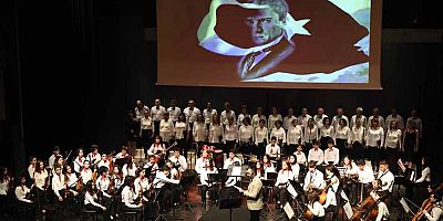 Gençlik orkestrasından seferberlik türküleri
