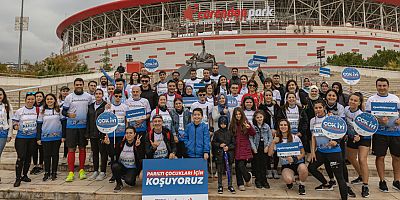 Gloria Hotels&Resorts çalışanları Runtalya'da Parıltı Derneği için koştu
