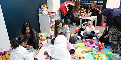 Gönüllüler depremzede çocuklar ile oyun oynadı