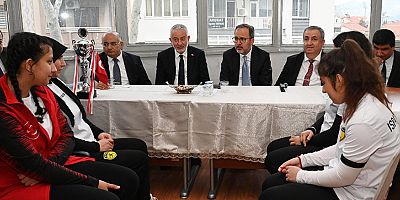 Görme engelliler: “Şükrü başkanımız Isparta için bulunmaz bir nimet”