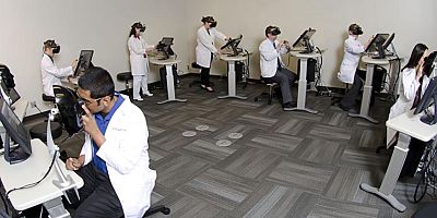 Göz hekimlerine sanal gerçeklikle cerrahi simülasyon eğitimi verilecek