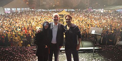 Gül Festivalinin ilk akşamında müzik şöleni yaşandı