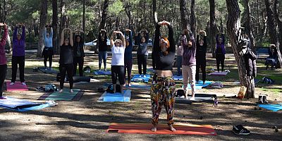 Güne Hayatpark'ta yoga yaparak başlıyorlar