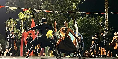 Gürcü dans topluluğundan Kemer’de muhteşem şov 